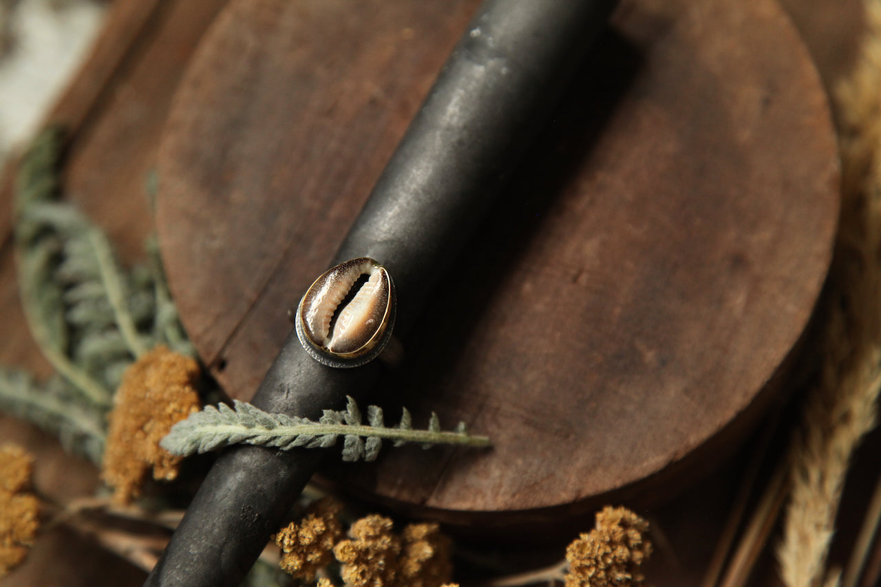 US 8 || Hawaiian Snake Head Cowry Ring || 14k gold + Silver